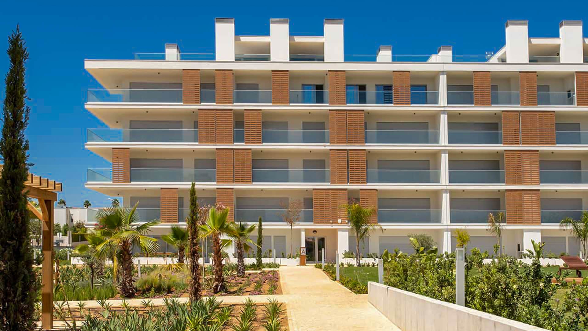 Novos apartamentos T1 de luxo com piscina, Albufeira  | VM1868 Luxuosos apartamentos T1 num novo empreendimento ecológico, a dois passos das deslumbrantes praias de Albufeira e de fantásticas comodidades.