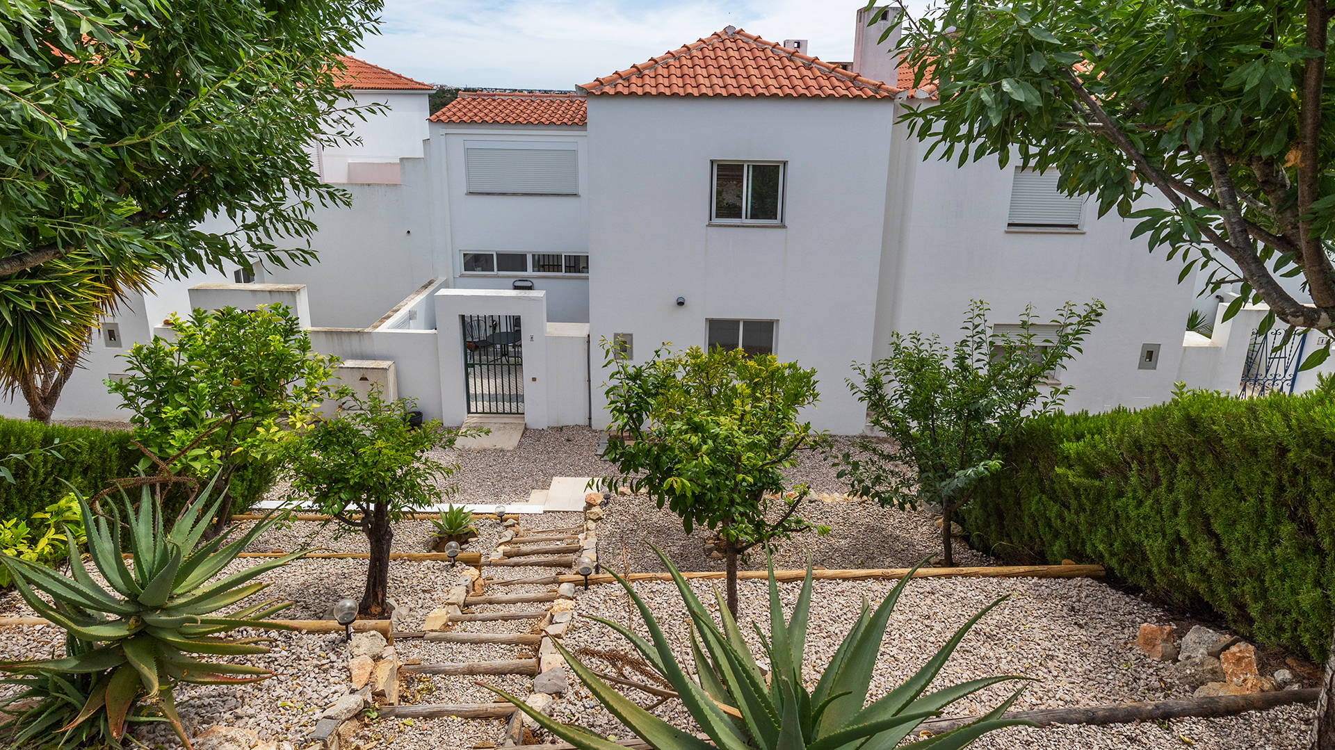 2+1 bedroom semi-detached home with garden and terraces, close to Tavira | TV1923 Semi-detached house with garden area, access to individual landscaped terrace. Peaceful area of Tavira, but close to the centre.
