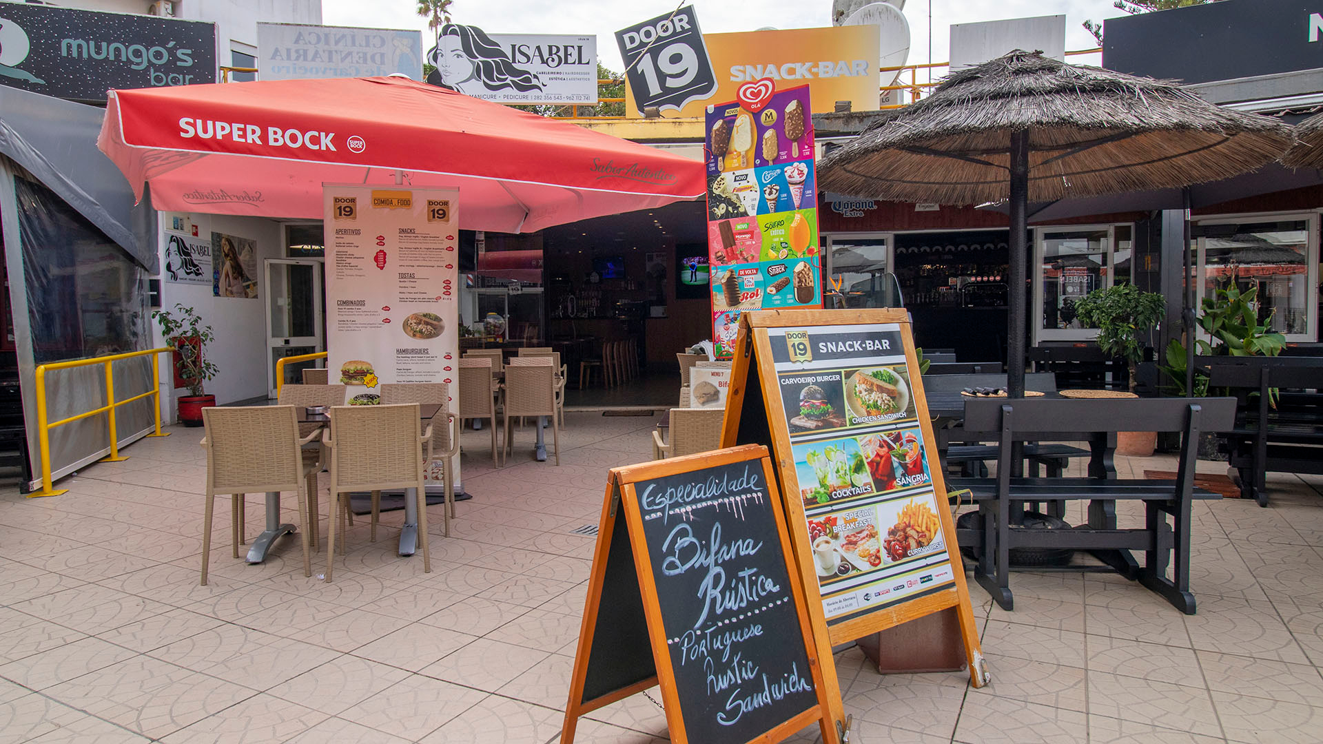 Renommiertes und erfolgreiches Unternehmen im Zentrum von Carvoeiro zu verkaufen | PPP687 Renommierte und erfolgreiche Snackbar/Restaurant zum Verkauf in ausgezeichneter Lage im Zentrum von Carvoeiro mit vielen Kunden und in Strandnähe.