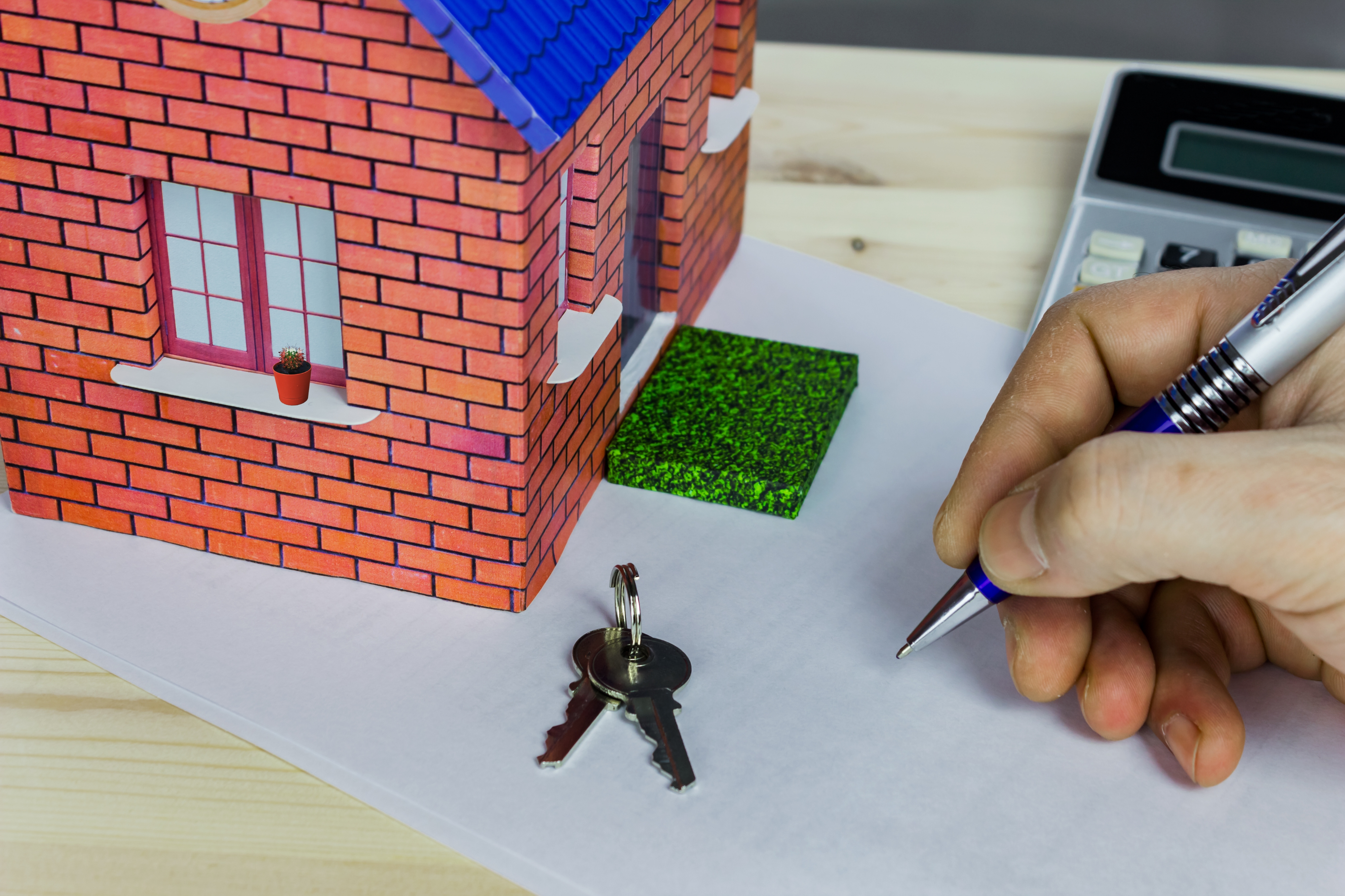 <a href='https://depositphotos.com/stock-photos/interiors.html'>House and calculator, concept the calculation of the loan on the house - depositphotos.com</a>