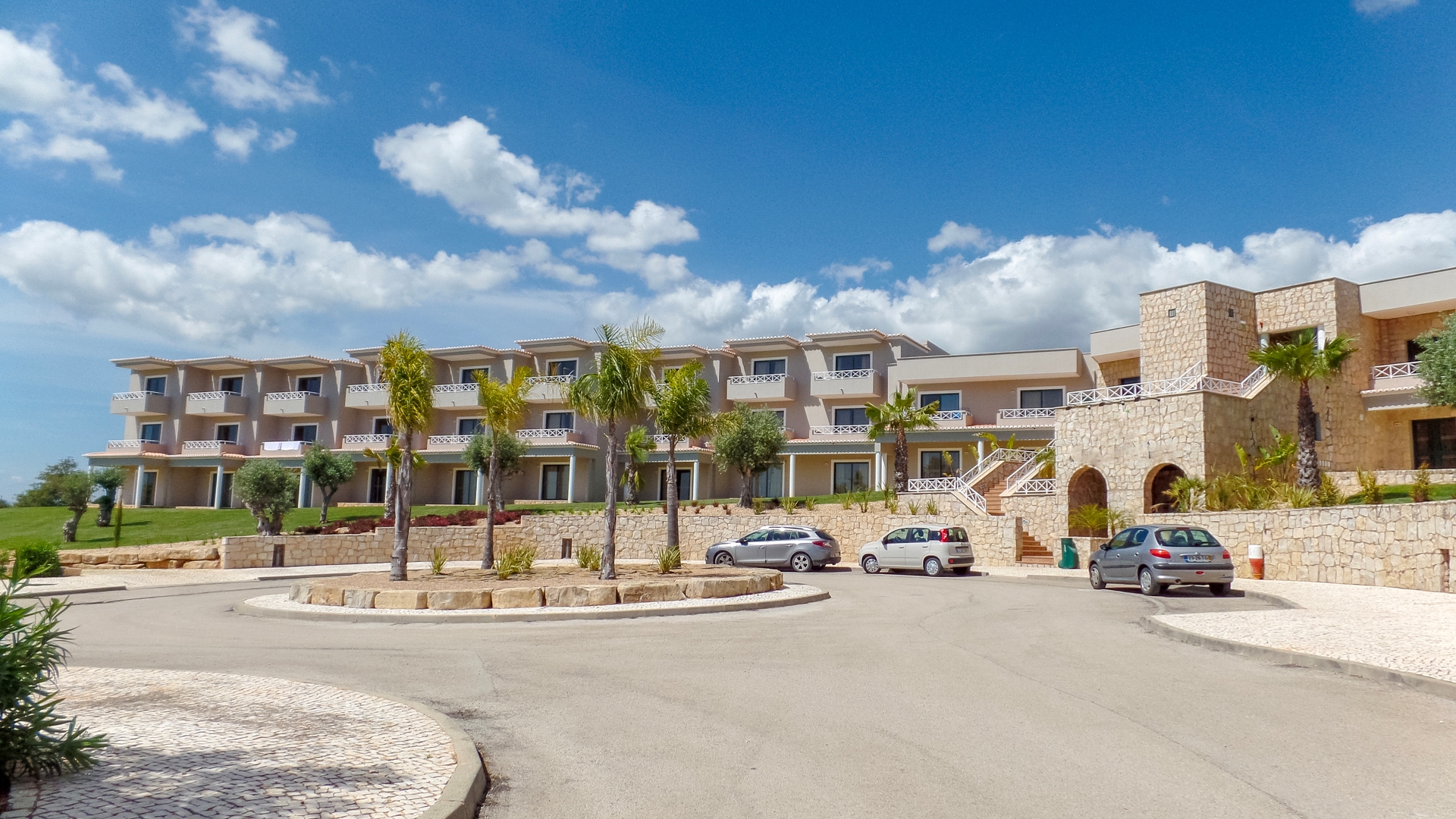 New 1 Bedroom Duplex Apartment on Golf Resort, near Carvoeiro | PCG1096 One bedroom one bathroom fully fitted and furnished apartment over 2 floors located within the popular Pestana Gramacho Residences golf resort in Carvoeiro. Rental program offering 5% Return on Investment per annum.