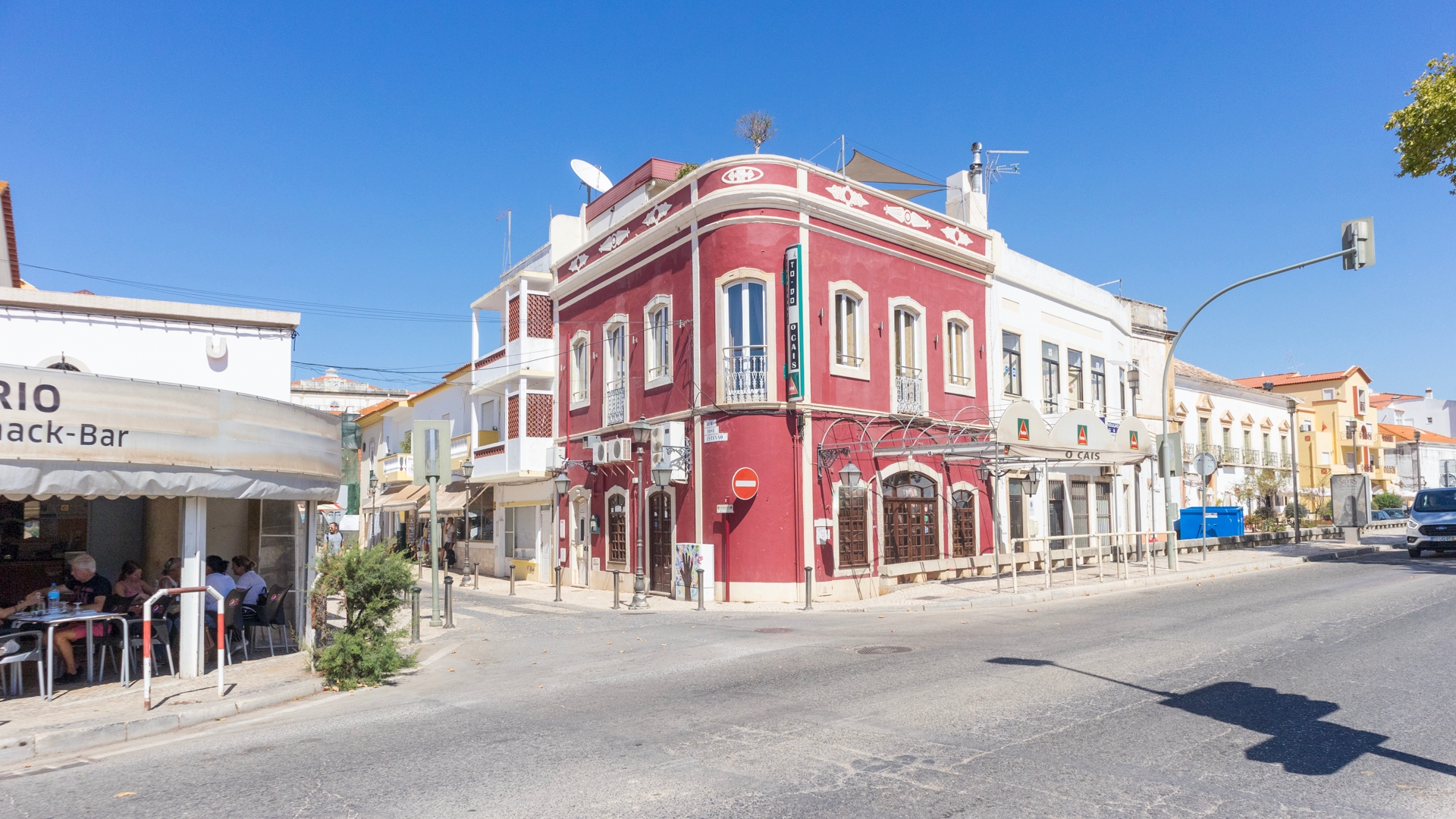Very popular restaurant/tapas bar with 2 studios in a prime location, Silves | LG1210 