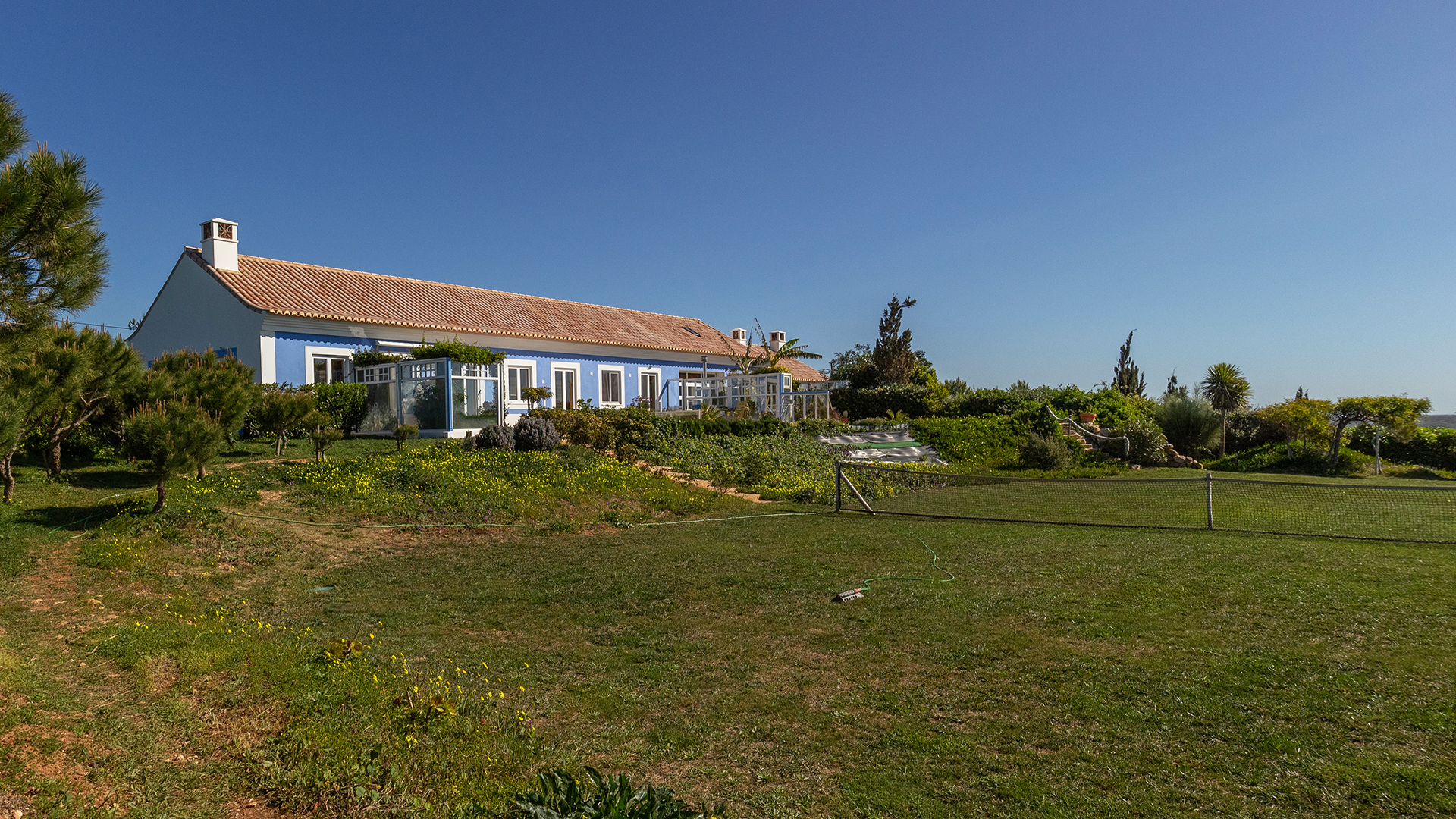Country estate with 24 hectares of land and sea views, Vila do Bispo, West Algarve | LG1615 Located in the Costa Vicentina Natural Parque this country property is a rare find, with a large plot and stunning sea views. The property consists of a new main house, annexes and outbuildings offering great potential to any nature lover looking for a country property in a much sought-after area.