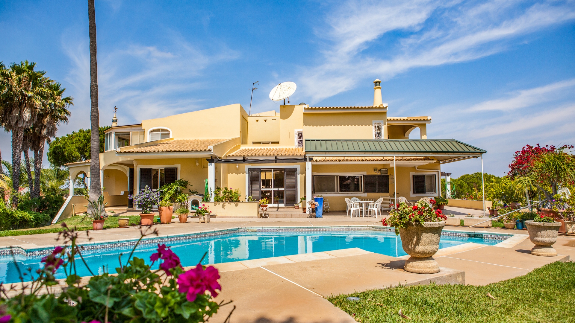 Fabelhafte 5 + 1 SZ Villa mit Pool in Vilamoura, Zentral Algarve | PRB116 