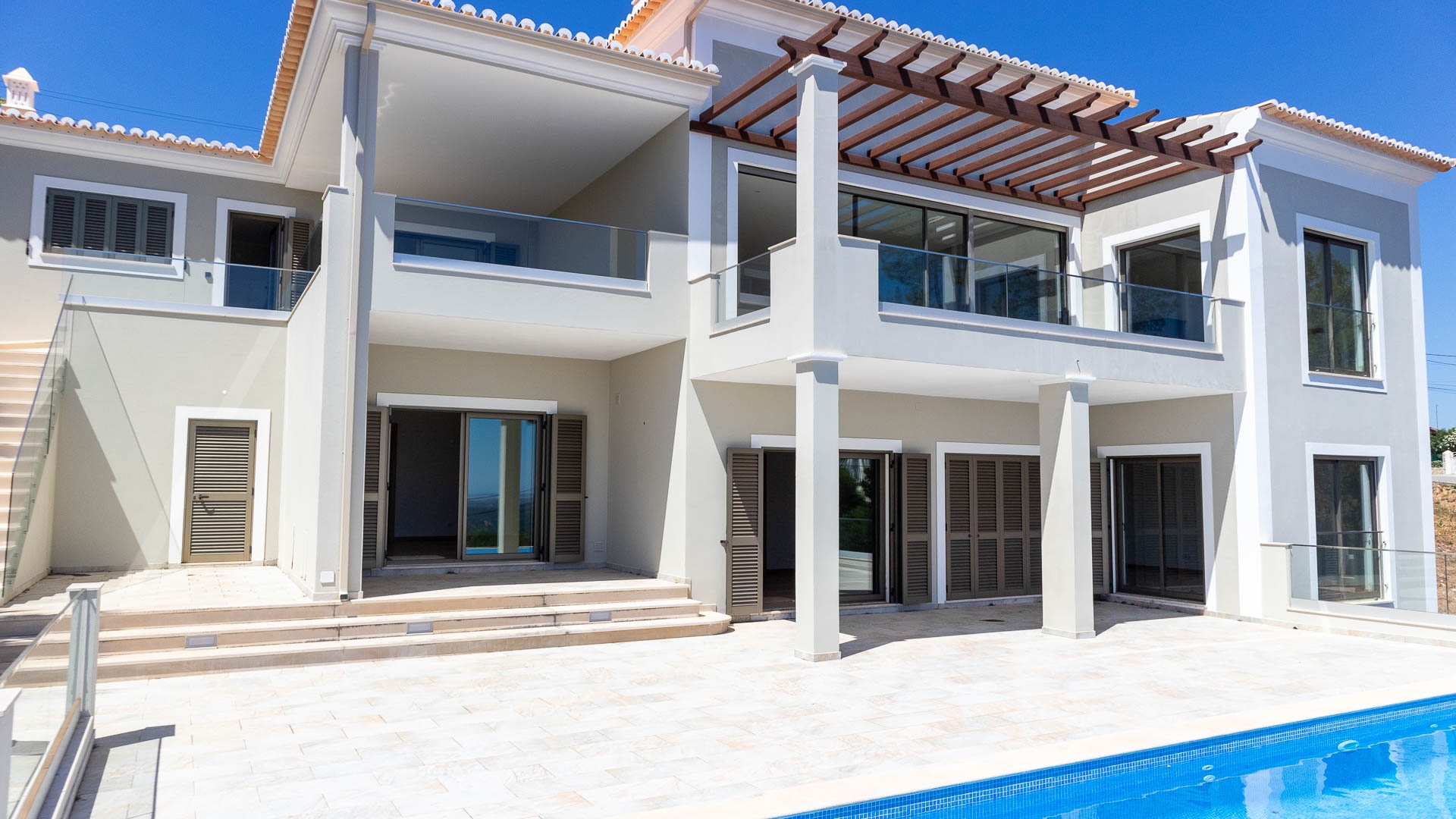 Contemporary 4 Bedroom Villa with Immense Views near Monchique | LG1806 Recently completed high quality modern villa in a mature and peaceful neighbourhood near Caldas de Monchique with amazing panoramic views over the hills to the distant south coast ocean.