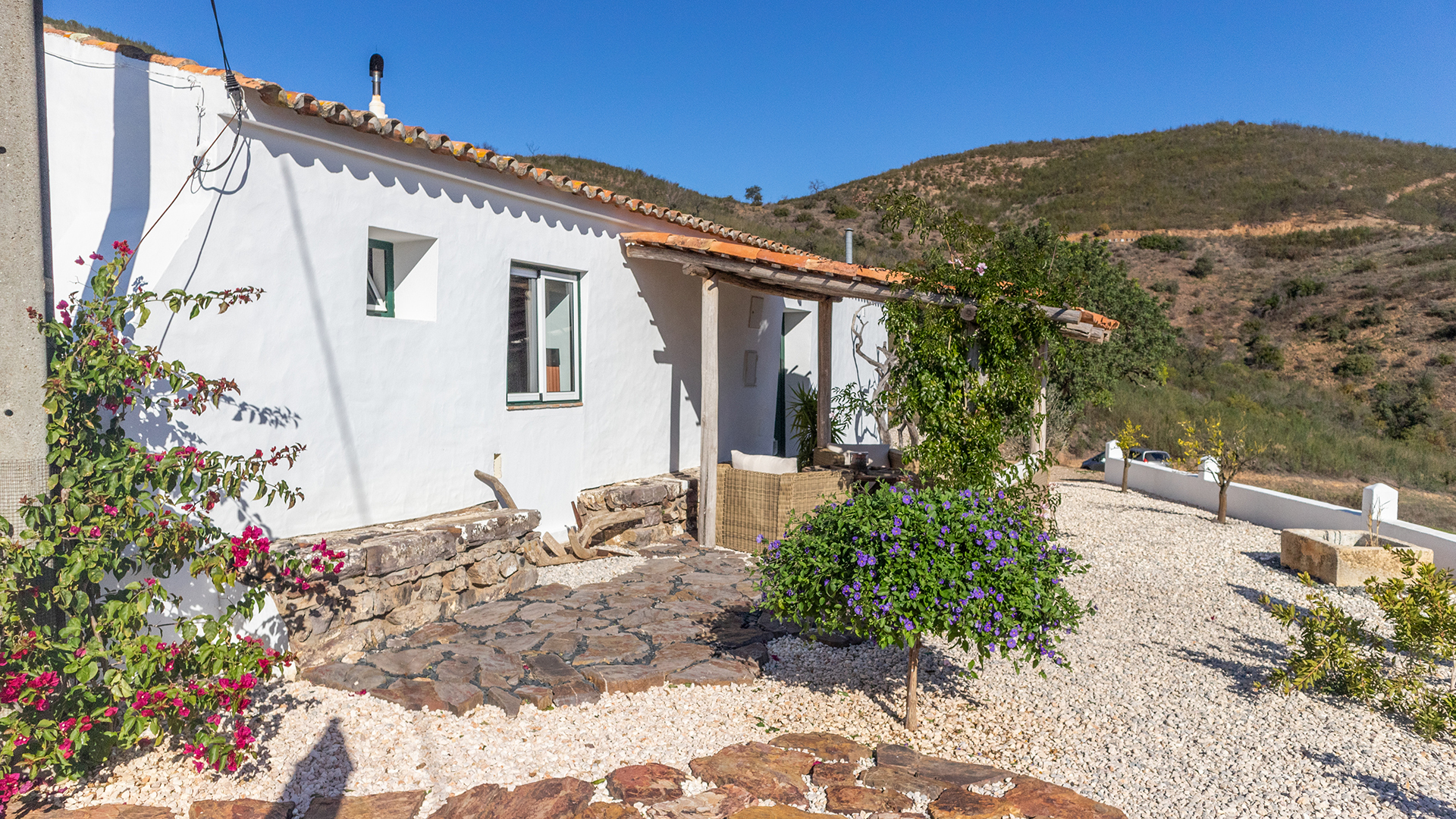 Pretty 2 Bedroom Country House with Land and Water near Alferce, Monchique | LG1871 Cosy 2-bedroom home in peaceful and scenic surroundings with fertile land, orange grove and a river nearby. Just a short drive to all amenities in Monchique.