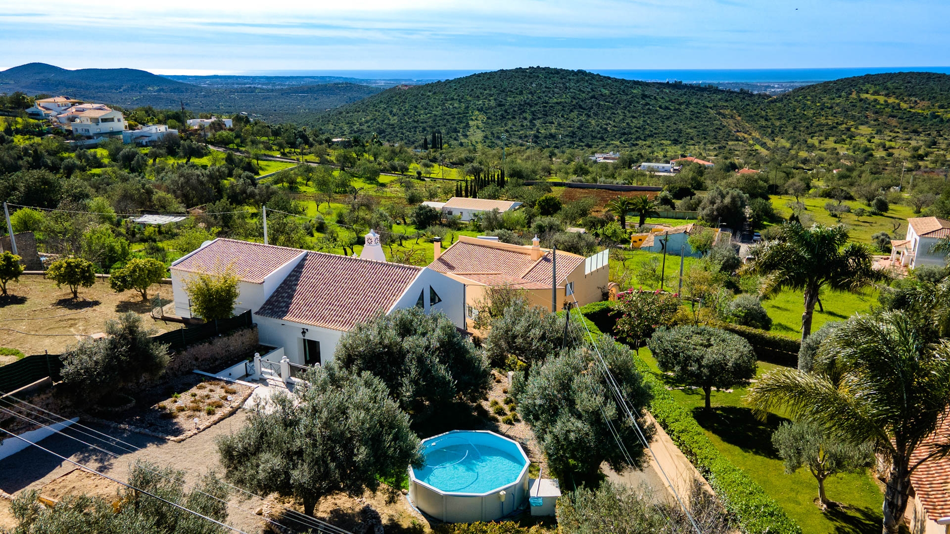 Newly renovated 3 Bedroom Villa with Sea Views, Parragil, Loulé | VM1874 This newly renovated 3 bedroom villa in the hills between Loulé and Boliqueime offers spectacular panoramic sea and country views from its terrace.