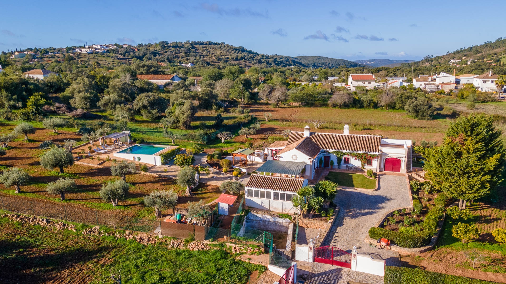 Traditional Style Quinta with 3 Bedrooms, Pool, Annex and Large Plot near São Brás | VM1875 Traditional house in the countryside with large plot perfect for growing vegetables and fruit trees, keeping animals or just to have privacy from neighbours.