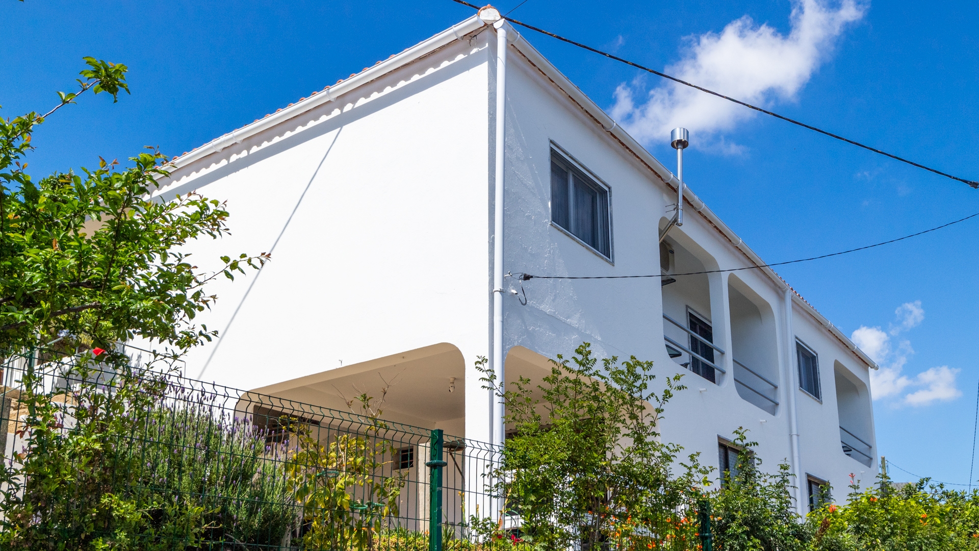 3 Bedroom Townhouse, recently Renovated, in the Heart of Odeleite, Castro Marim | TV1913 Detached, renovated house in Odeleite with garage, balcony terraces with country views, and a terraced garden within a few minutes’ walk of the town centre.
