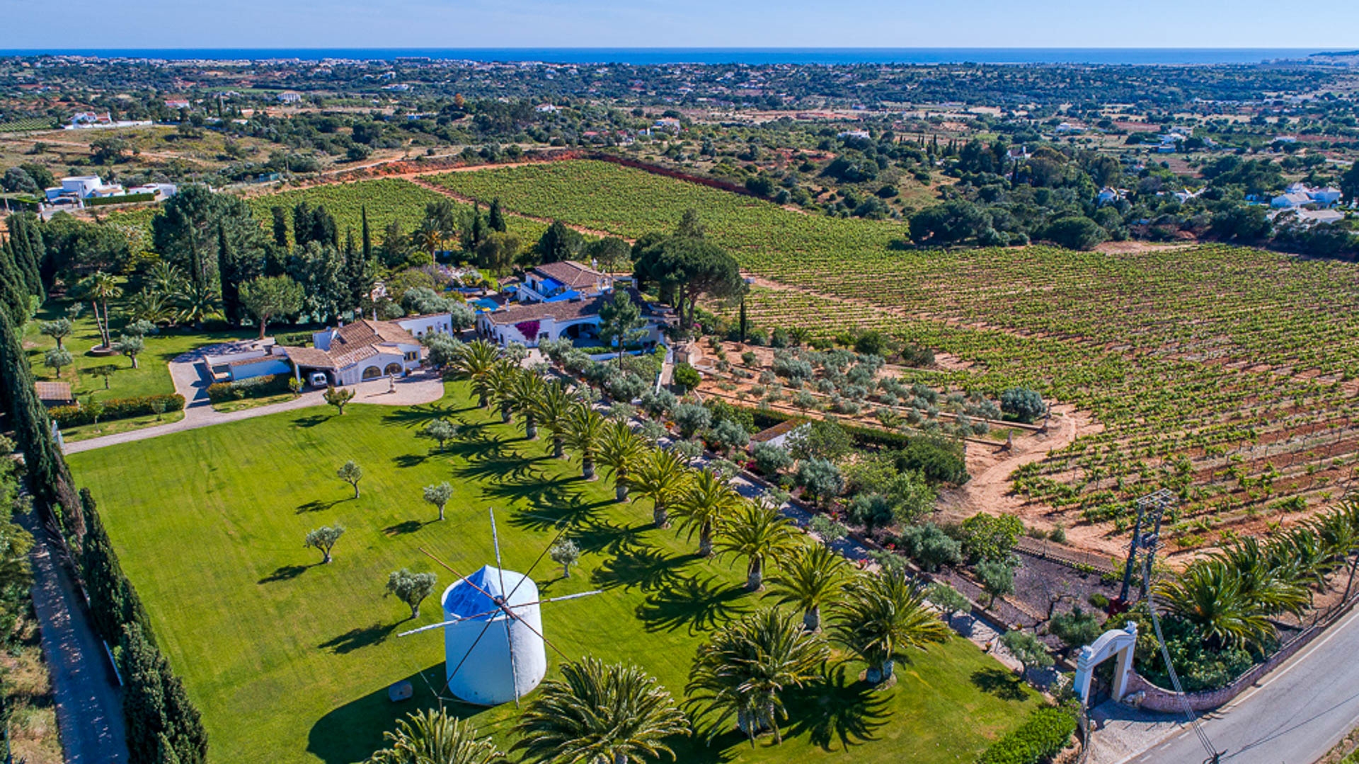 Majestic Country Estate set in 11.7ha of Vineyards, Guia | VM1966 A magical retreat set within 11.7 hectares of vineyard and stunning Mediterranean gardens. Business opportunity to create a boutique hotel or enjoy a large family home close to beaches and amenities