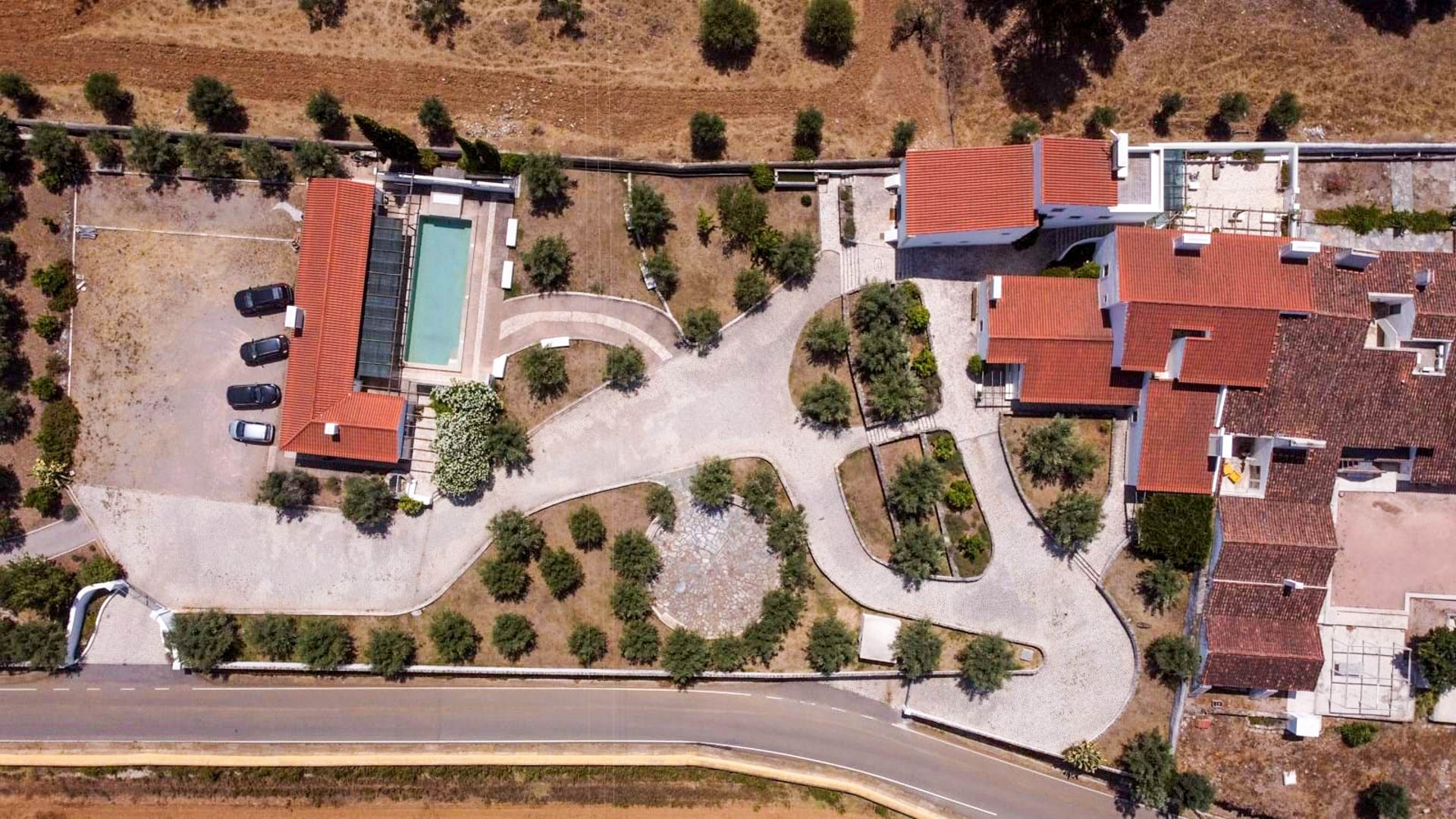 Estate with 6 independent houses and big plot of land, Estremoz - Évora | PDB1974 