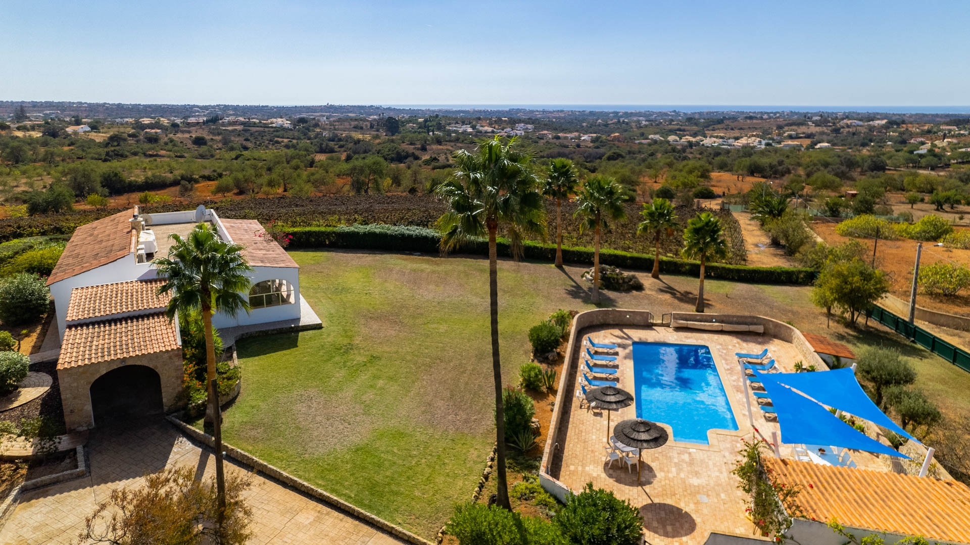 4 Bedroom Sea View Villa with incredible Views surrounded by Vineyards, Guia | VM1984 This villa has been recently refurbished and is submerged into the surrounding vineyards. The large plot offers privacy and a view over the landscape and the sea.