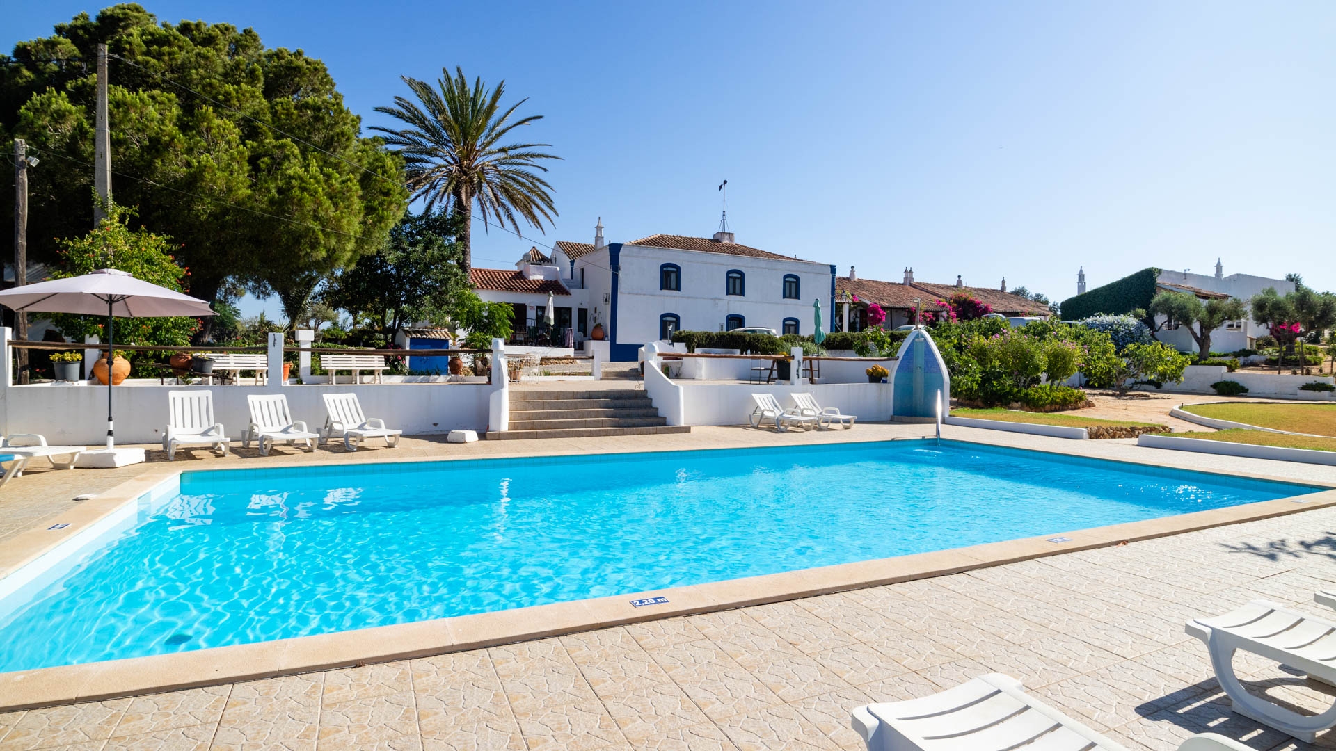 15 Bedroom Quinta with 11 Apartments, Guia | VM1986 Located in Guia, Albufeira, this Quinta with 11 separate apartments, pool and a big plot of land is a great opportunity for holiday rentals or possibly a farm. 