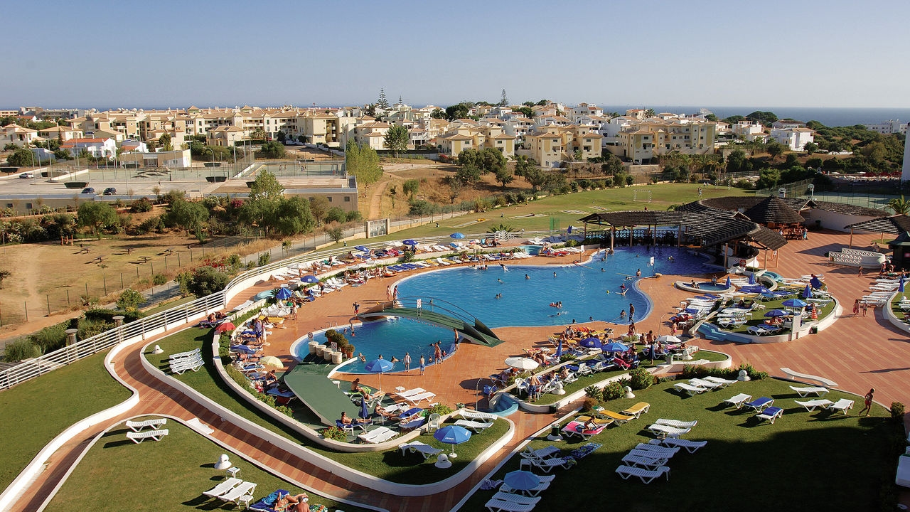 2 Bedroom Touristic Apartments within 4-star Hotel in Albufeira | VM2005 This is a great investment of apartments within a hotel and already with a licence of touristic use, is close to all amenities.