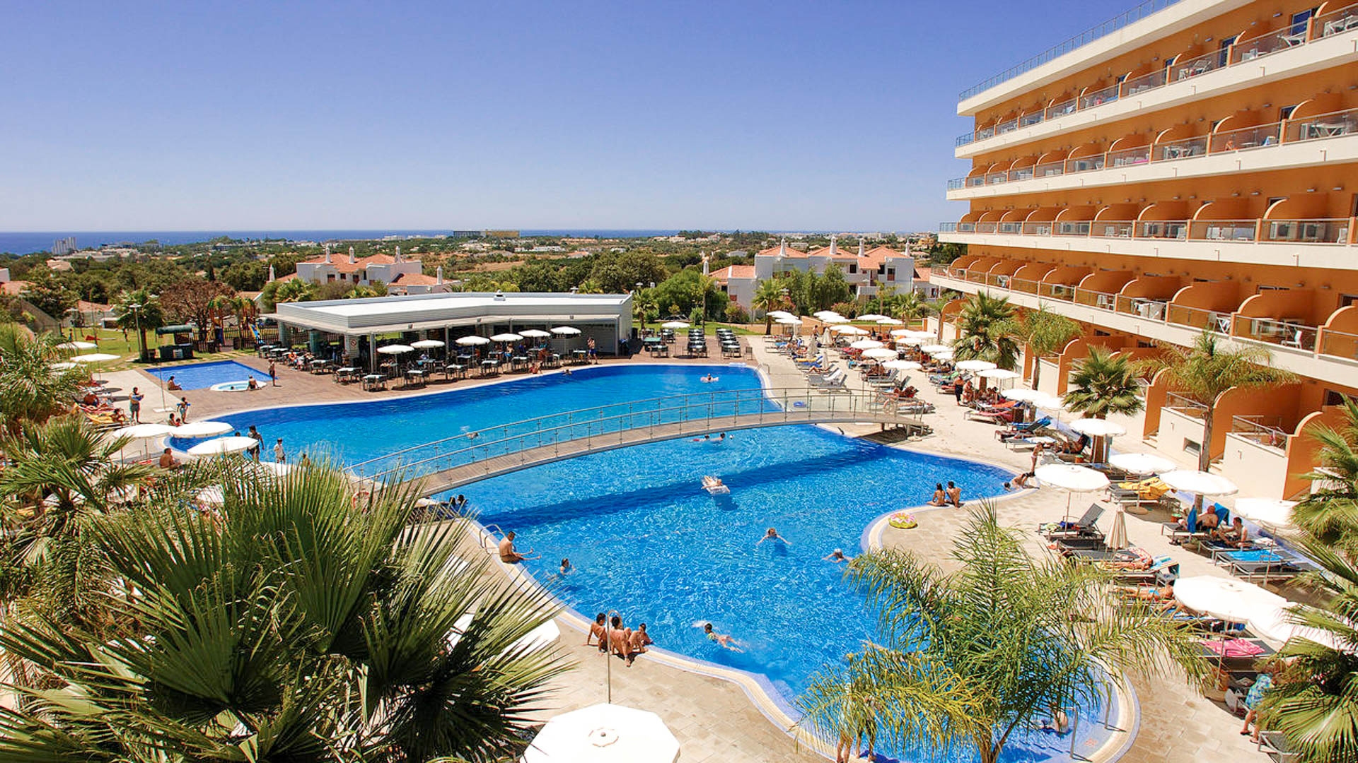Touristic Apartments 1 Bedroom within 4-star Hotel in Albufeira | VM2010 This is a great investment of apartments within a hotel and already with a licence of touristic use, is close to all amenities.