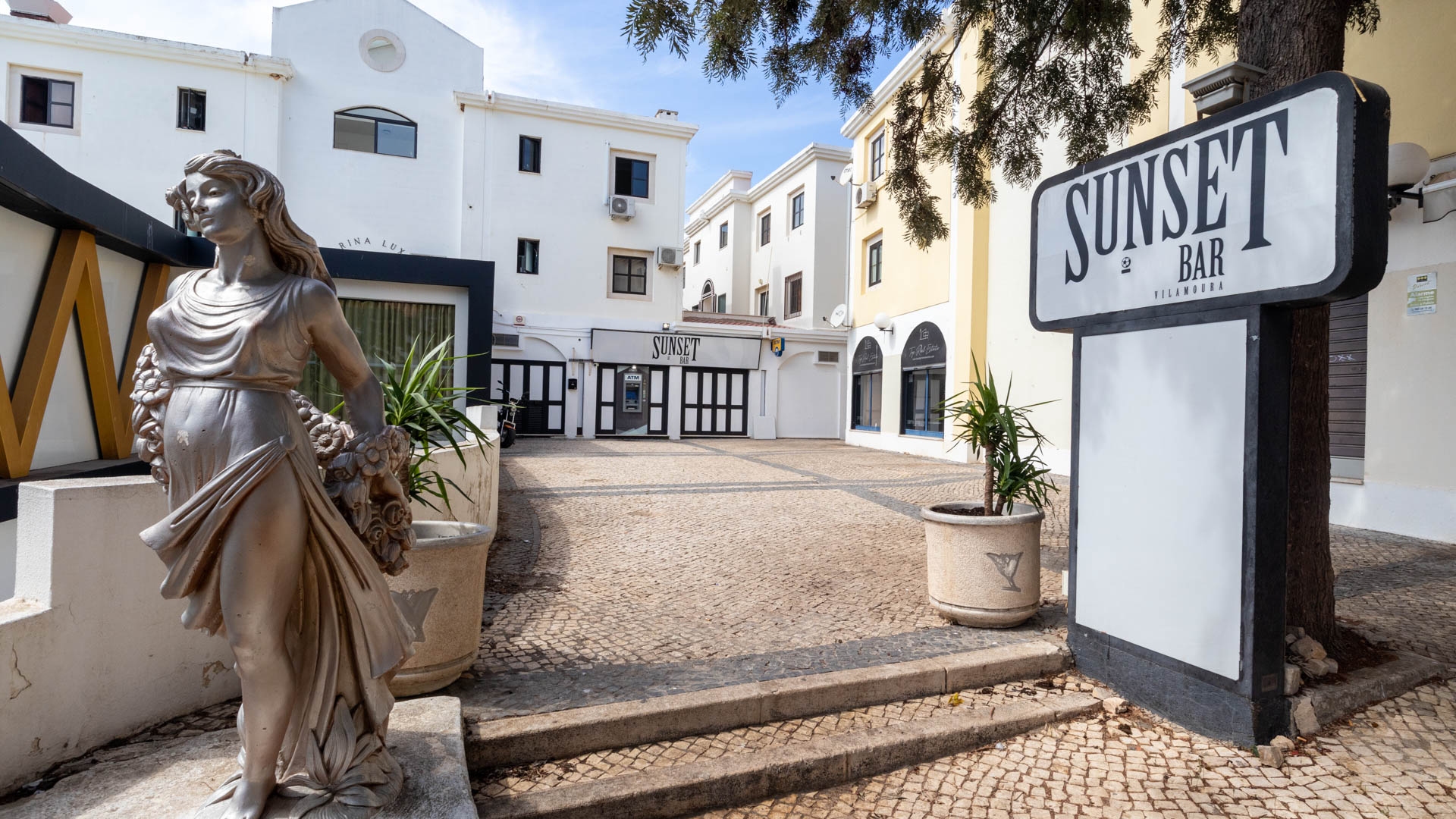 BUSINESS ACQUISITION - Successful Bar in the Centre of Vilamoura, Walking distance from the Marina | VM2012 