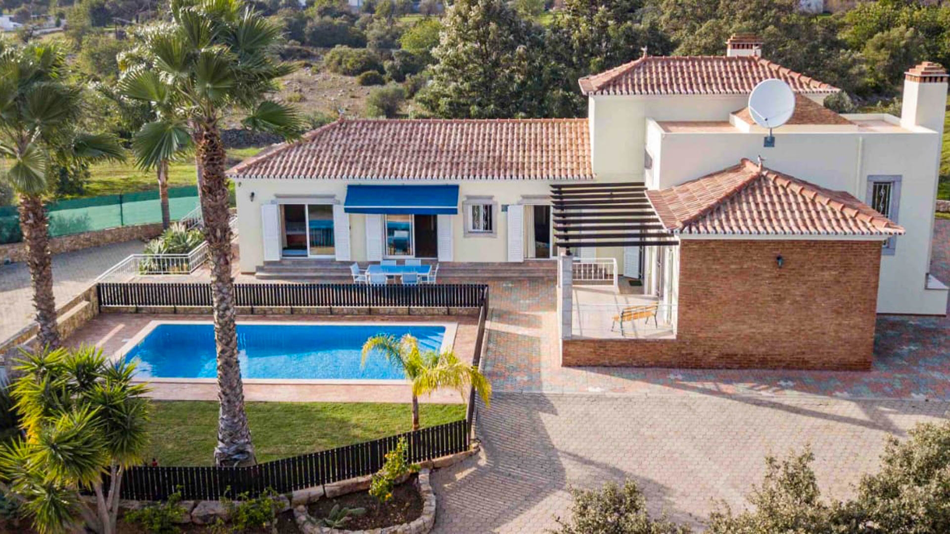 4 Bedroom Villa with Countryside views in São Brás de Alportel  | VM2068 This villa, perfect for permanent living, offers a spacious area with countryside views. Close to amenities. 