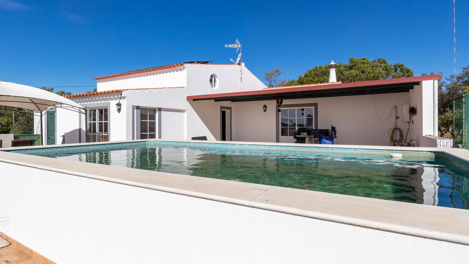 Maison de 4 chambres situé sur un immense terrain et idéal pour les chevaux avec un lac près d'Alcoutim, dans l'est de l'Algarve | TV2077 