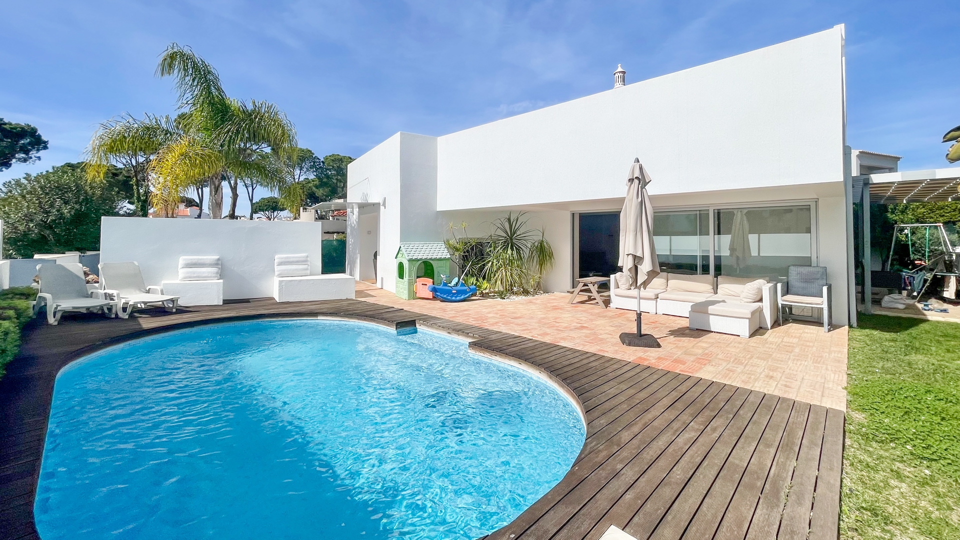 Contemporary 4 bedroom Villa with pool, Vilamoura | PRB045 