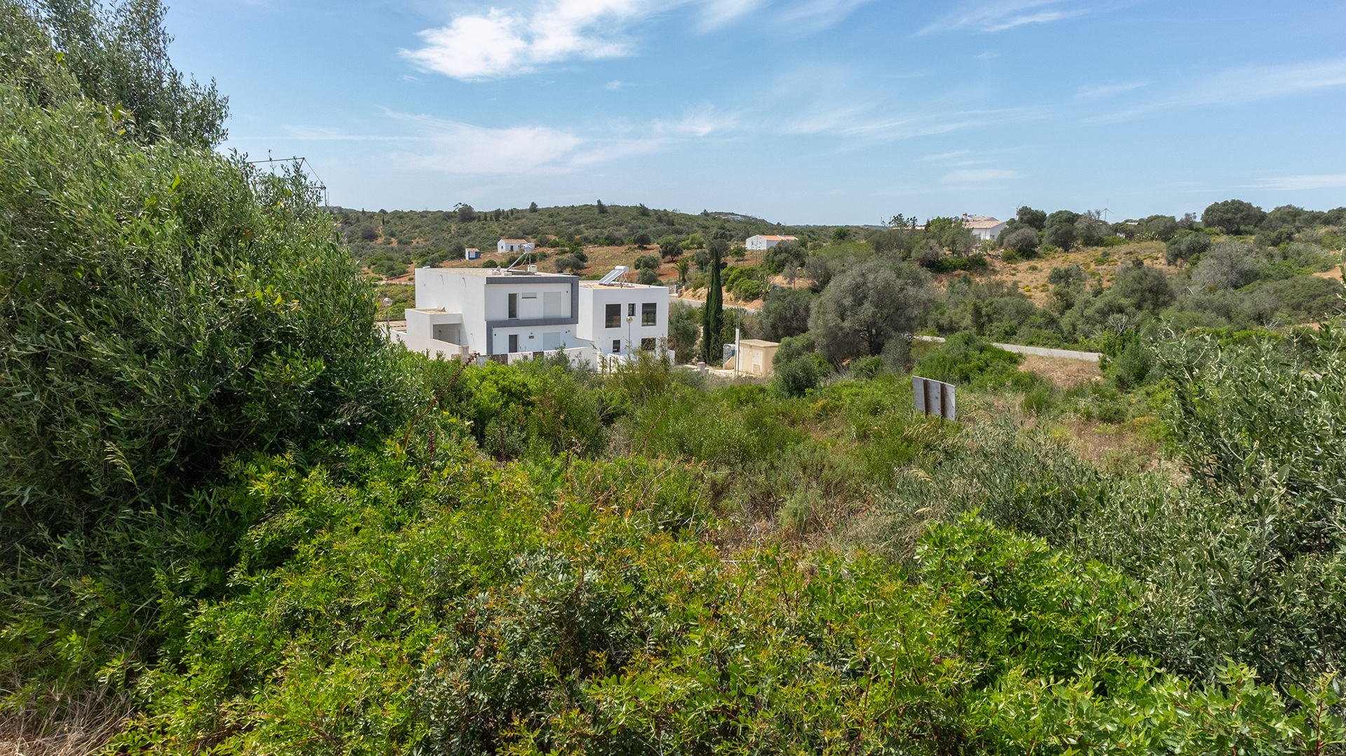 Elevated plot with sea view and building permit in Salema, Budens | LG2112 This sought-after plot is south facing with sea views. Set adjacent to the west Algarve coastline, and the magnificent Costa Vicentina, near Salema and Burgau, the plot is located in an area of traditional fishing villages, with plenty of beautiful beaches, amenities, shops and restaurants. There is a permit already in place for the plot - to build a villa with pool.