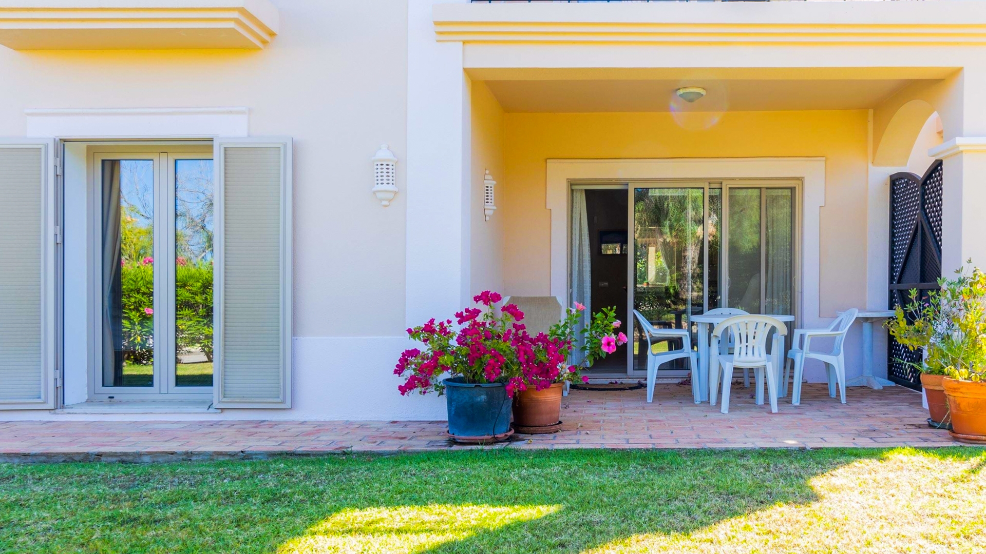 1 Bedroom Ground Floor Apartment with Shared Pool in Very Well Maintained Golf Resort, Carvoeiro | PCG2157 1 bedroom apartment with terrace in well-maintained golf resort with attractive communal facilities and communal pool, close to Carvoeiro.