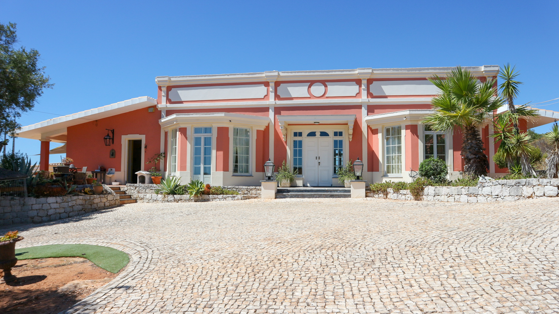 PRICE ON REQUEST! 4 Bedroom Villa on large Plot with guest apartment and tennis court, Silves | LG899 