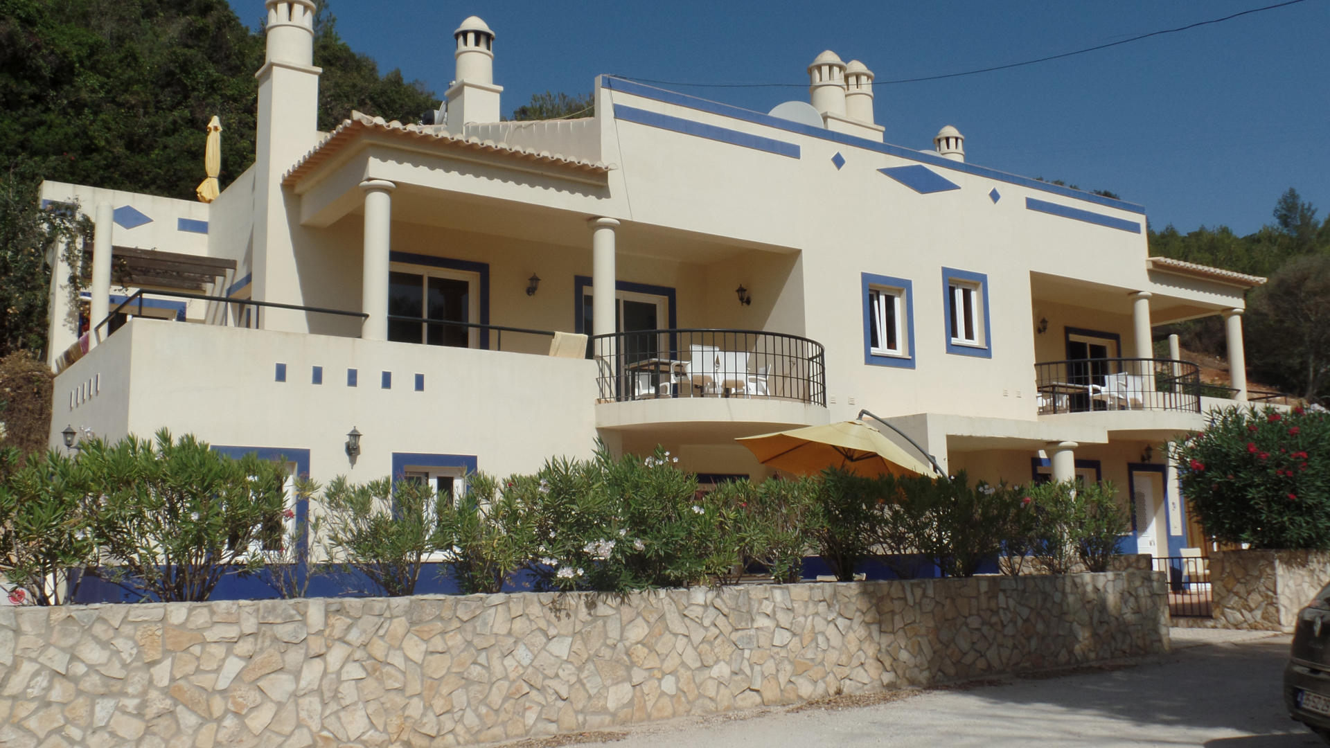 Grand appartement unique avec grande terrasse et grand potentiel de location, plage Salema, Algarve Ouest | LG917 