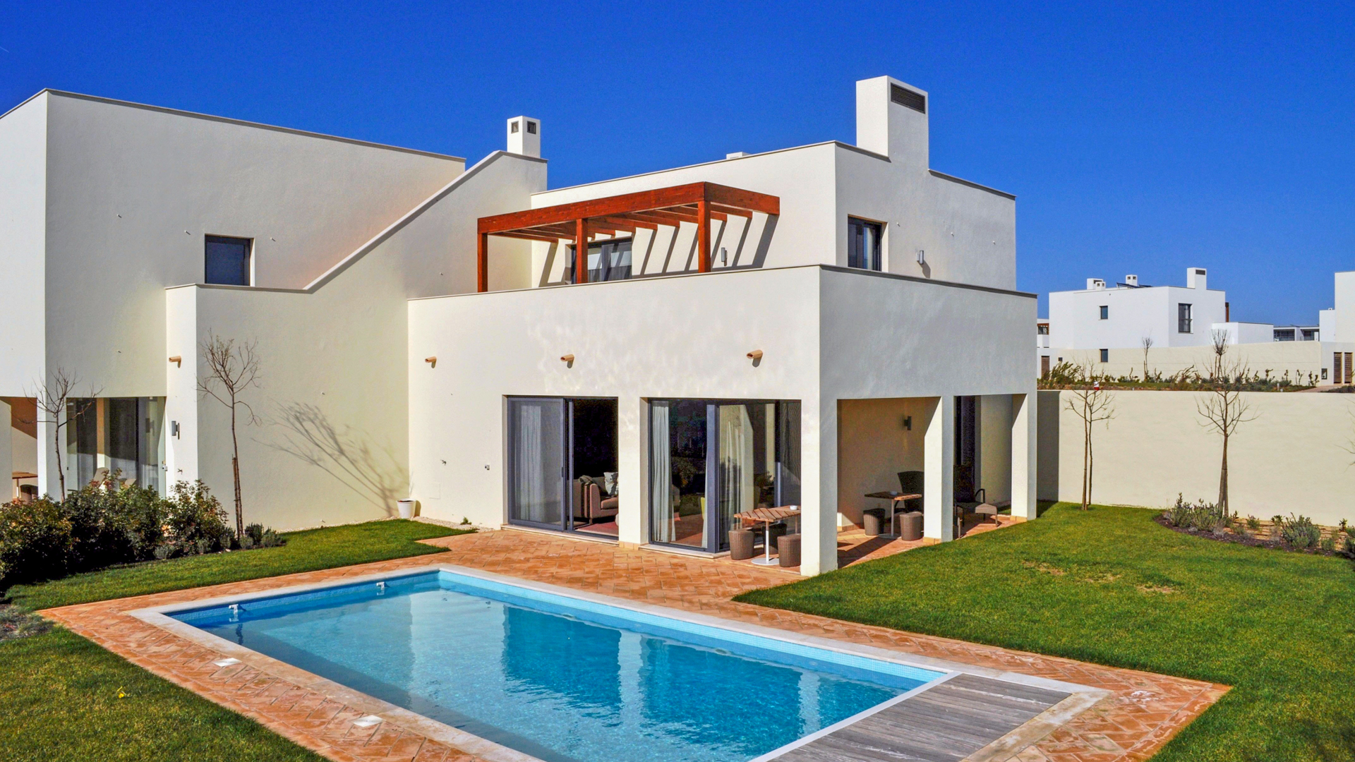 2 and 3 bedroom villas on Luxury Beach Resort - Pinewood Villas, Sagres | LG95 