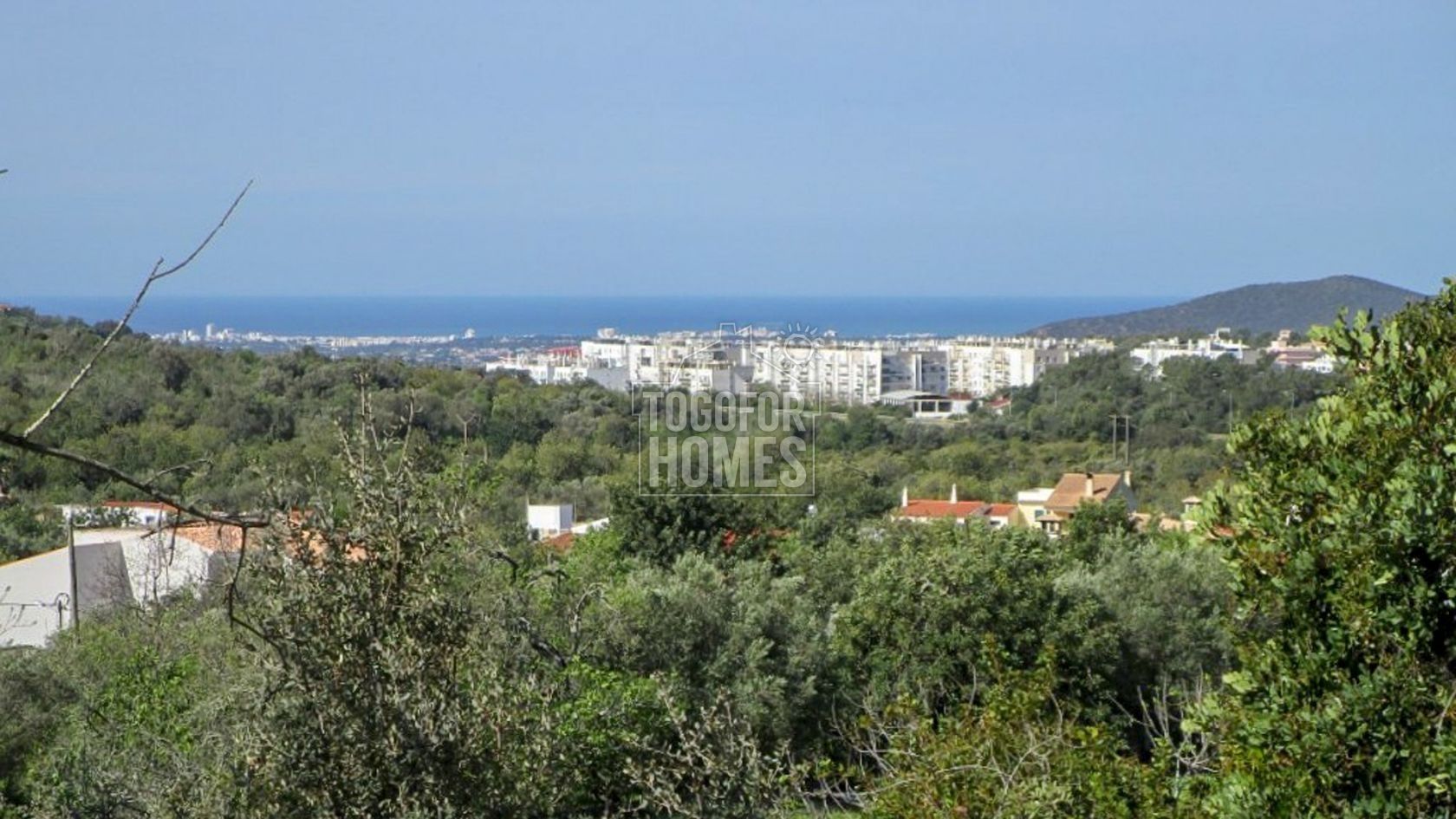 Grundstück mit Baugenehmigung und Panoramablick zum Meer, Loulé