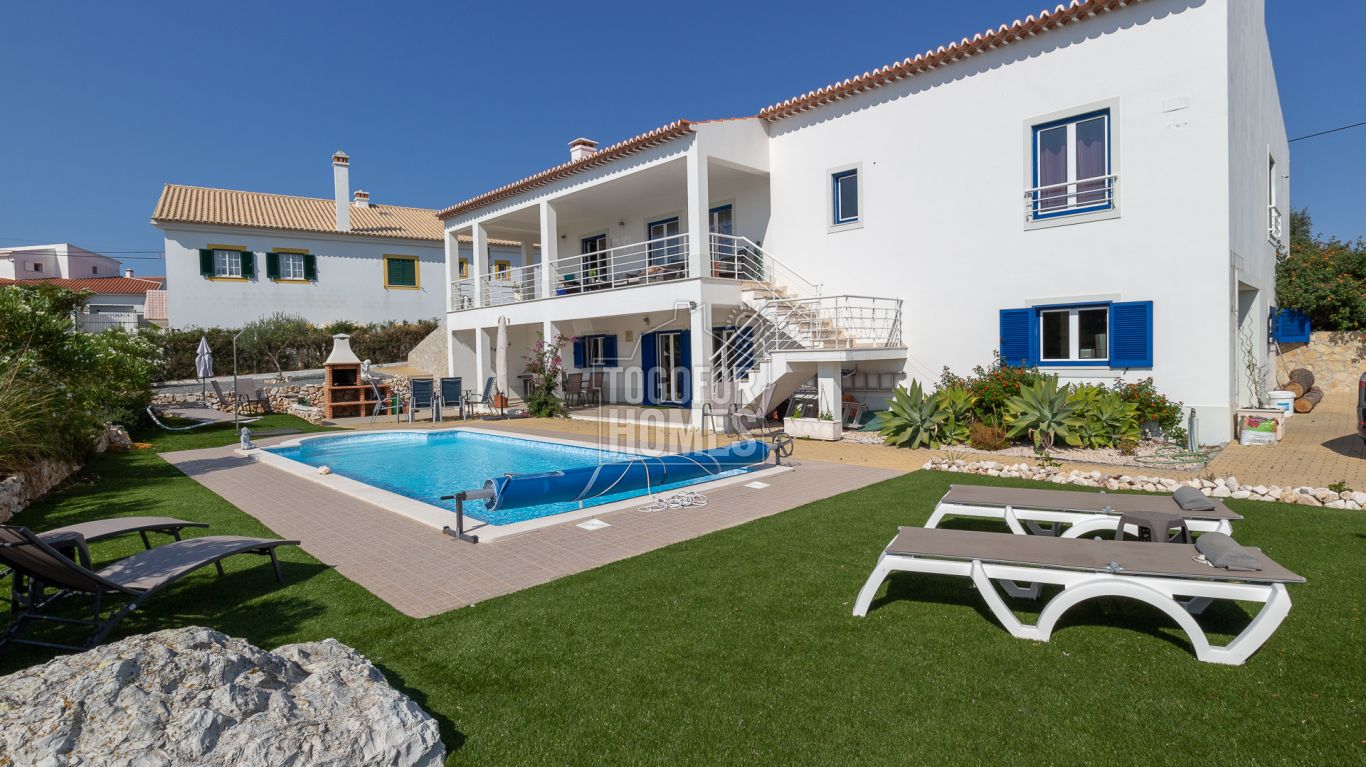 LG1178 - Modern 3 + 2 bedroom villa with garage and pool Vale da Telha, West Coast