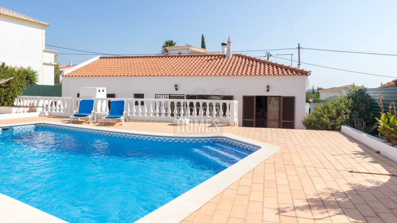 LG1205 - Villa 2 chambres avec piscine, au nord d'Alvor