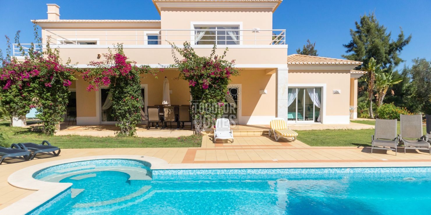 VM1225 - Villa de luxe 4 chambres, garage et piscine à débordement avec jacuzzi, près de Carvoeiro