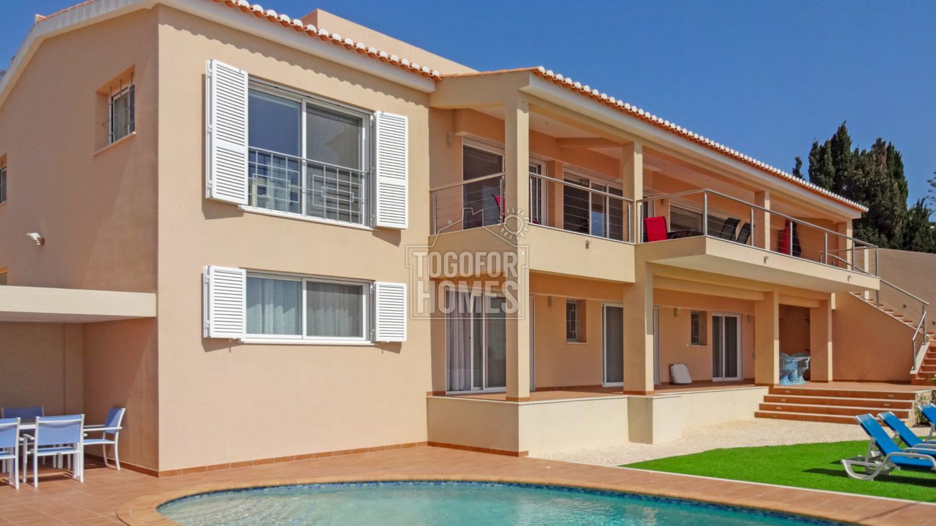 LG825 - Villa contemporaine de 4 chambres à 10 m de la plage, Praia da Luz, près de Lagos, ouest de l'Algarve