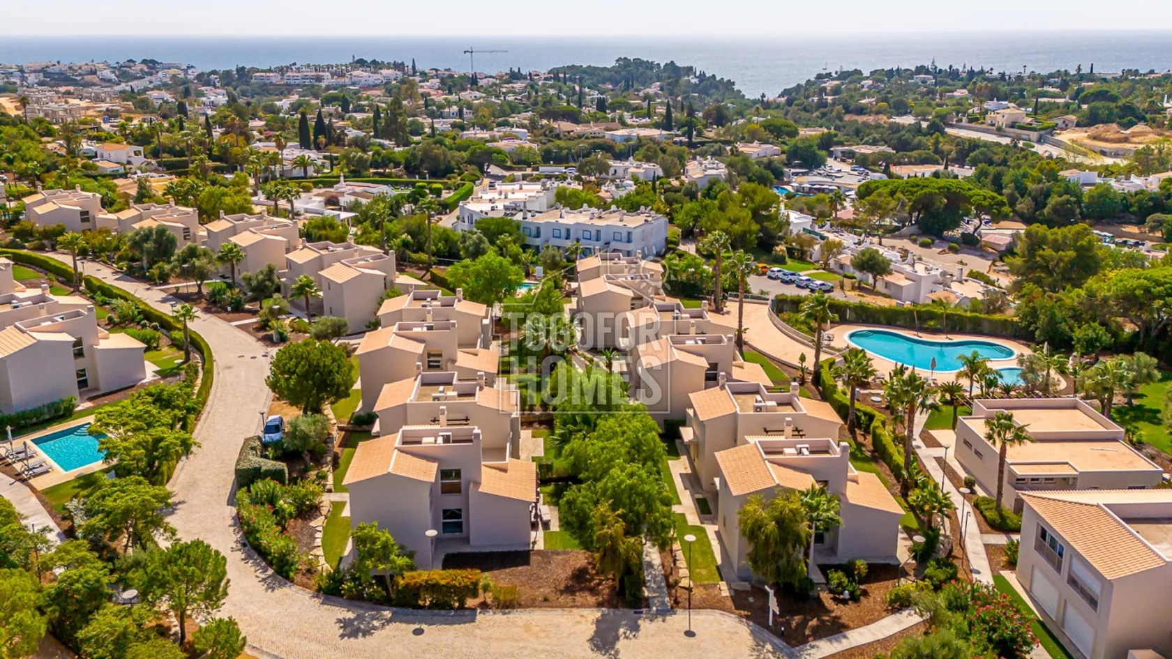 Onde posso comprar uma villa geminada de luxo em carvoeiro le2332