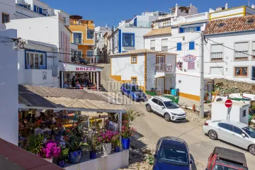 Property & Surroundings