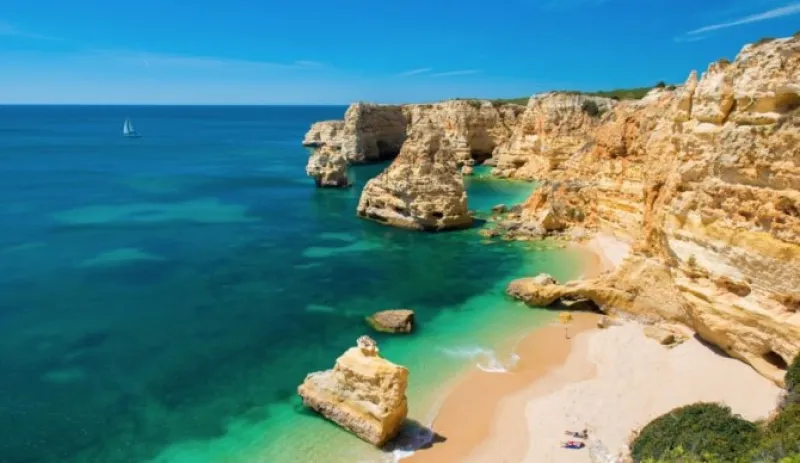How can I invest in real estate in Algarve's best retirement area?