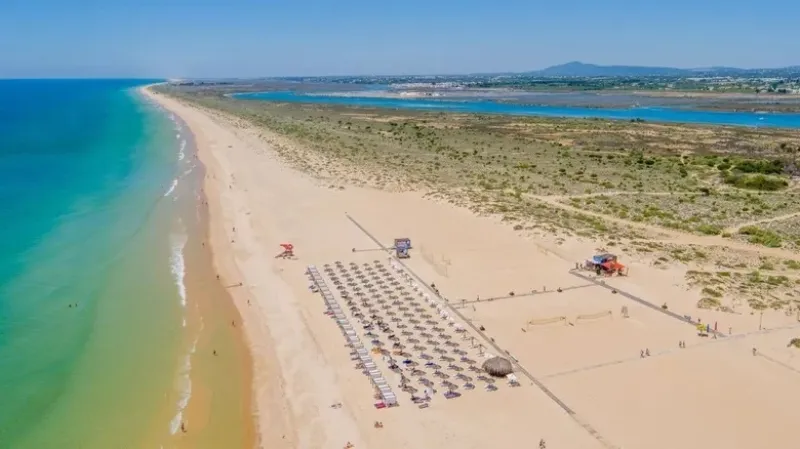 How can I get expert advice on buying property in the Algarve?
