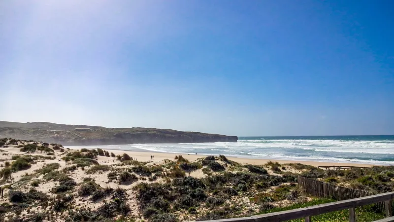 How many bedrooms does a typical villa in Aljezur have for sale?